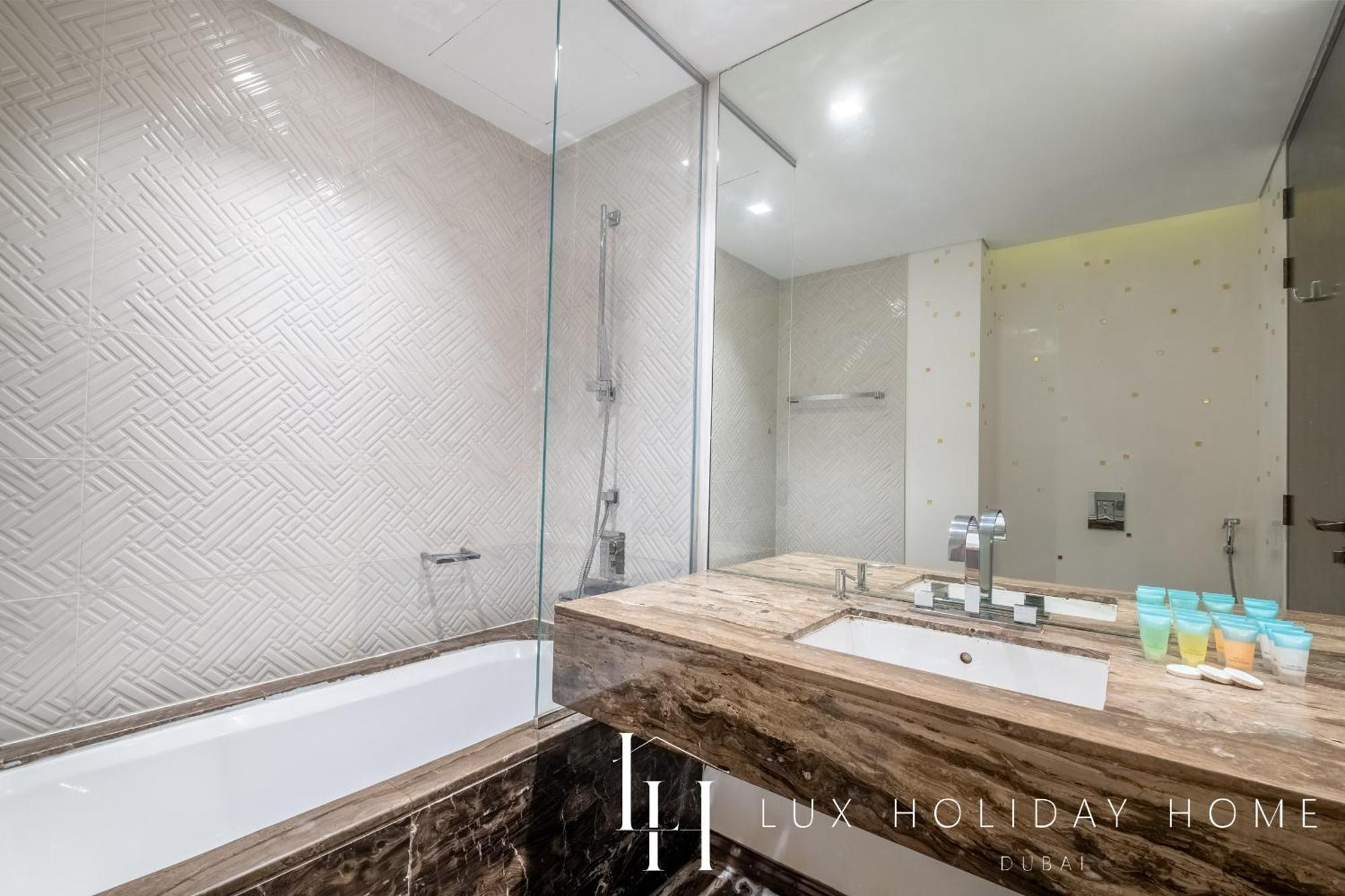 LUX - Lavish Suite with Full Palm Jumeirah View 1 Dubai Exterior foto
